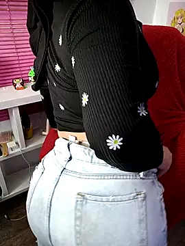 Snapshot of zahra_Jalid chatting on 03/22/25, 01:00 zahra Jalid online show from 03/22/25, 01:00