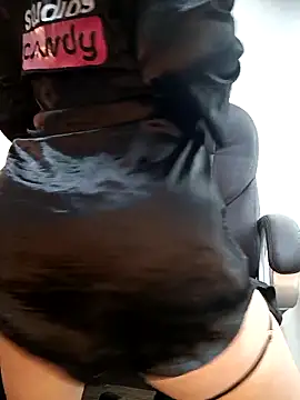 Snapshot of zahra_Jalid chatting on 10/12/25, 03:55 zahra Jalid online show from 10/12/25, 03:55