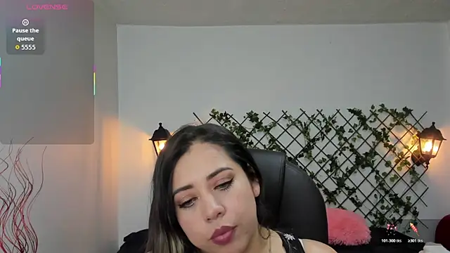 Snapshot of zahra_Jalid chatting on 10/25/25, 11:54 zahra Jalid online show from 10/25/25, 11:54