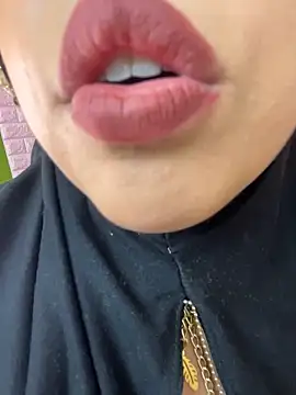 Snapshot of zahra_Jalid chatting on 12/14/25, 12:16 zahra Jalid online show from 12/14/25, 12:16