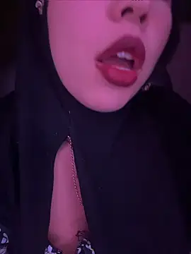 Snapshot of zahra_Jalid chatting on 06/11/26, 12:32 zahra Jalid online show from 06/11/26, 12:32
