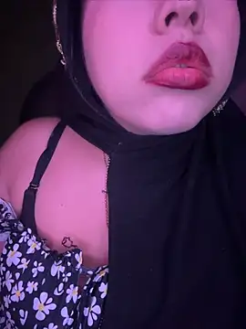 Snapshot of zahra_Jalid chatting on 06/11/26, 02:53 zahra Jalid online show from 06/11/26, 02:53