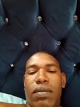 Snapshot of Elnegro28 chatting on 10/18/25, 04:08 Elnegro28 online show from 10/18/25, 04:08