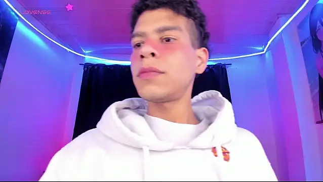 Snapshot of Ethan_Boyy chatting on 06/10/26, 01:10 Ethan Boyy online show from 06/10/26, 01:10