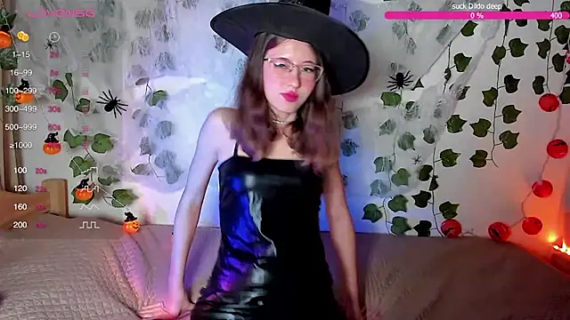 Snapshot of Sakura_Mmio chatting on 10/31/25, 03:18 Sakura Mmio online show from 10/31/25, 03:18