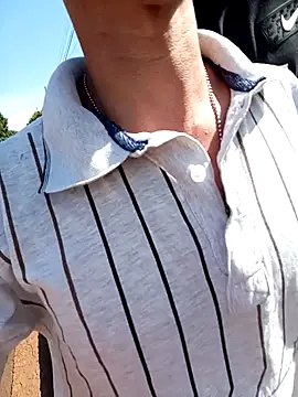 Snapshot of Frdrereeee chatting on 11/07/25, 06:41 Frdrereeee online show from 11/07/25, 06:41