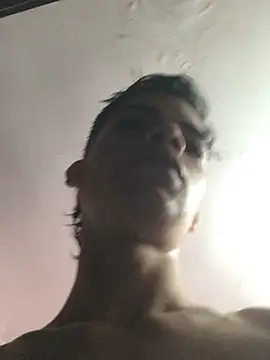 Latinos 2001 online show from 12/03/25, 01:20