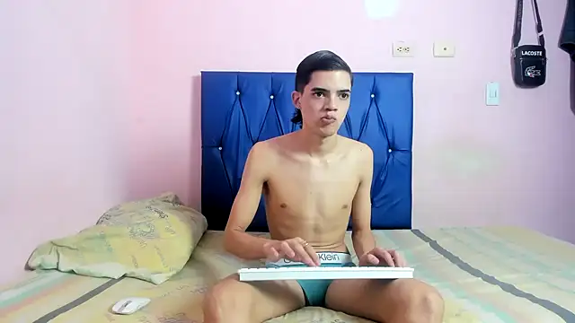 Latinos 2001 online show from 12/16/25, 03:50