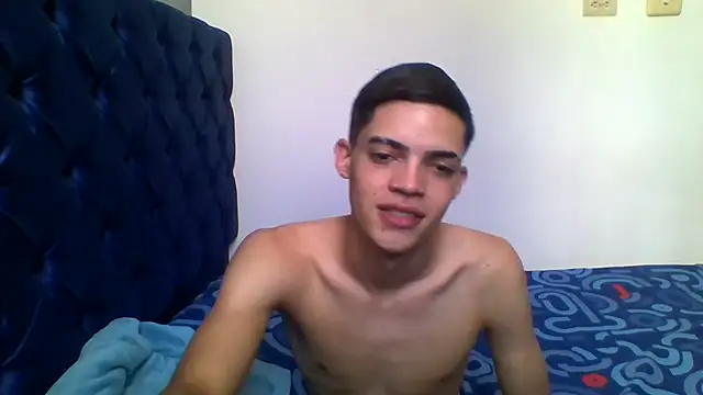 Snapshot of Latinos_2001 chatting on 05/05/26, 06:38 Latinos 2001 online show from 05/05/26, 06:38