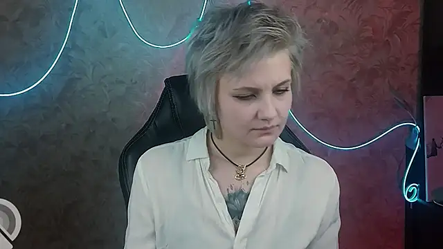 Snapshot of EvaBrownie chatting on 01/27/25, 05:48 EvaBrownie online show from 01/27/25, 05:48