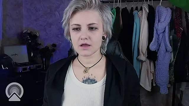 Snapshot of EvaBrownie chatting on 01/28/25, 03:35 EvaBrownie online show from 01/28/25, 03:35