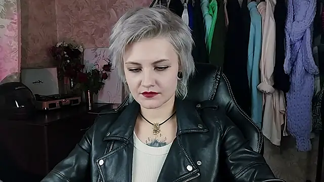 Snapshot of EvaBrownie chatting on 01/28/25, 06:39 EvaBrownie online show from 01/28/25, 06:39