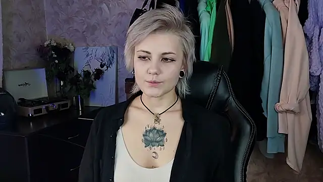 Snapshot of EvaBrownie chatting on 01/31/25, 09:27 EvaBrownie online show from 01/31/25, 09:27