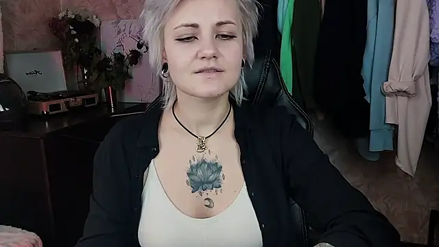 Snapshot of EvaBrownie chatting on 01/31/25, 12:29 EvaBrownie online show from 01/31/25, 12:29