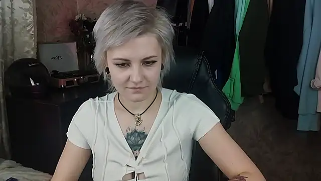 Snapshot of EvaBrownie chatting on 02/02/25, 12:35 EvaBrownie online show from 02/02/25, 12:35