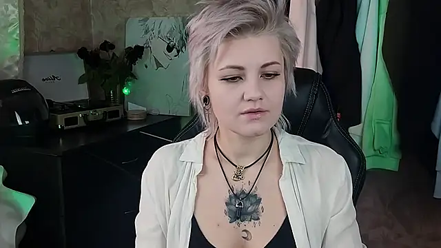 Snapshot of EvaBrownie chatting on 02/04/25, 08:35 EvaBrownie online show from 02/04/25, 08:35