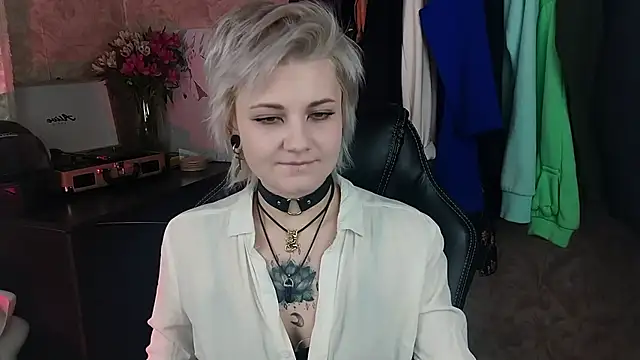 Snapshot of EvaBrownie chatting on 02/11/25, 08:15 EvaBrownie online show from 02/11/25, 08:15