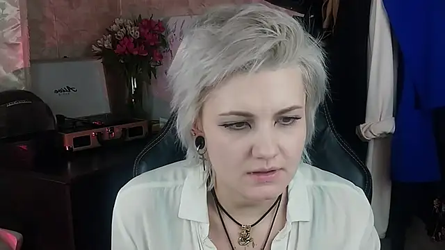 Snapshot of EvaBrownie chatting on 02/11/25, 11:54 EvaBrownie online show from 02/11/25, 11:54