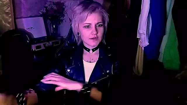 Snapshot of EvaBrownie chatting on 02/14/25, 02:02 EvaBrownie online show from 02/14/25, 02:02