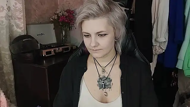 Snapshot of EvaBrownie chatting on 02/15/25, 11:50 EvaBrownie online show from 02/15/25, 11:50