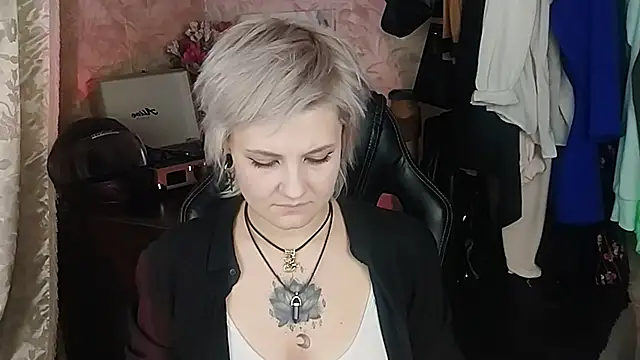 Snapshot of EvaBrownie chatting on 02/18/25, 04:26 EvaBrownie online show from 02/18/25, 04:26