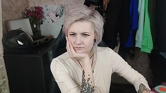 Snapshot of EvaBrownie chatting on 02/21/25, 12:28 EvaBrownie online show from 02/21/25, 12:28