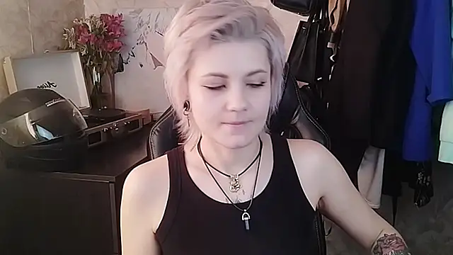 Snapshot of EvaBrownie chatting on 02/24/25, 08:49 EvaBrownie online show from 02/24/25, 08:49