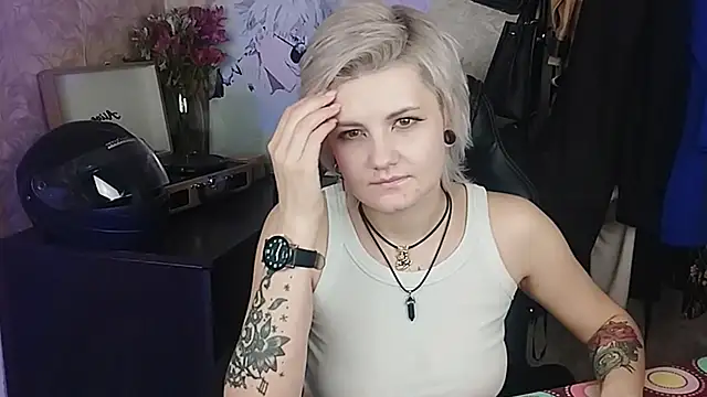 Snapshot of EvaBrownie chatting on 02/24/25, 03:20 EvaBrownie online show from 02/24/25, 03:20