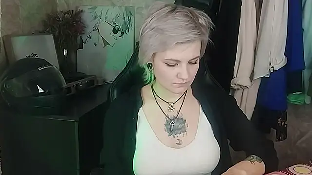 Snapshot of EvaBrownie chatting on 02/27/25, 02:21 EvaBrownie online show from 02/27/25, 02:21