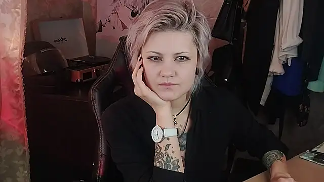 Snapshot of EvaBrownie chatting on 03/09/25, 11:47 EvaBrownie online show from 03/09/25, 11:47