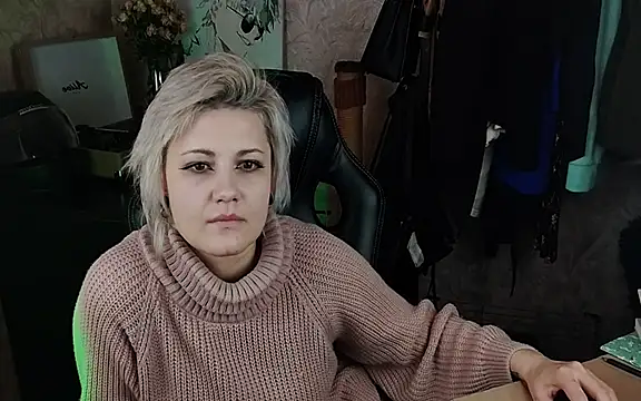 Snapshot of EvaBrownie chatting on 03/12/25, 09:34 EvaBrownie online show from 03/12/25, 09:34