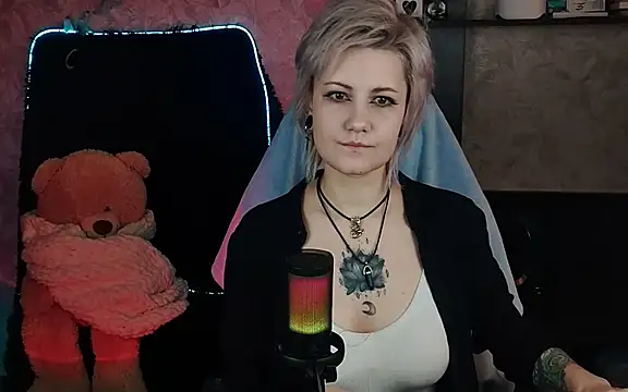 Snapshot of EvaBrownie chatting on 03/15/25, 10:03 EvaBrownie online show from 03/15/25, 10:03