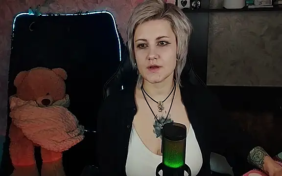 Snapshot of EvaBrownie chatting on 03/15/25, 01:07 EvaBrownie online show from 03/15/25, 01:07