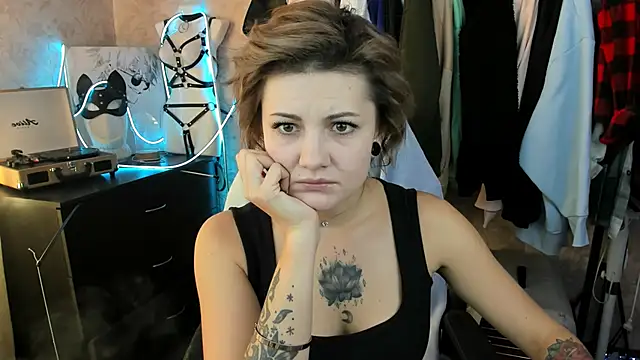 Snapshot of EvaBrownie chatting on 09/13/25, 10:26 EvaBrownie online show from 09/13/25, 10:26