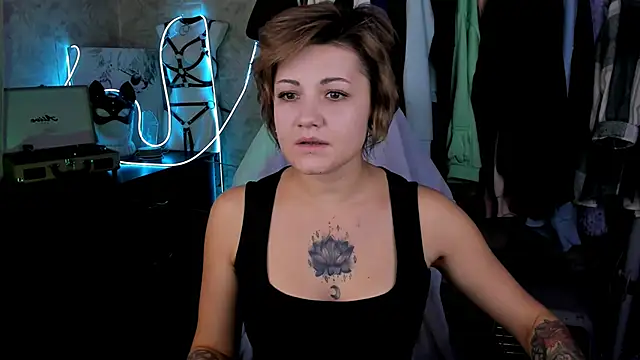 Snapshot of EvaBrownie chatting on 10/02/25, 09:49 EvaBrownie online show from 10/02/25, 09:49