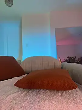 Snapshot of _Devika chatting on 04/19/26, 09:50 Devika online show from 04/19/26, 09:50