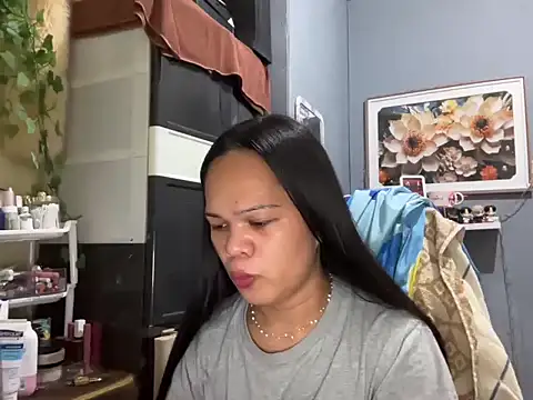 Snapshot of SophiaCourthaway chatting on 12/17/25, 09:48 SophiaCourthaway online show from 12/17/25, 09:48