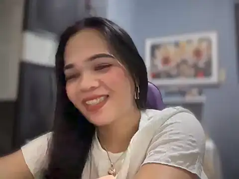 Snapshot of SophiaCourthaway chatting on 04/12/26, 10:15 SophiaCourthaway online show from 04/12/26, 10:15