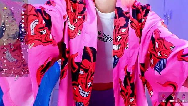 Snapshot of Kar1_na_ chatting on 03/05/25, 08:32 Kar1 na  online show from 03/05/25, 08:32