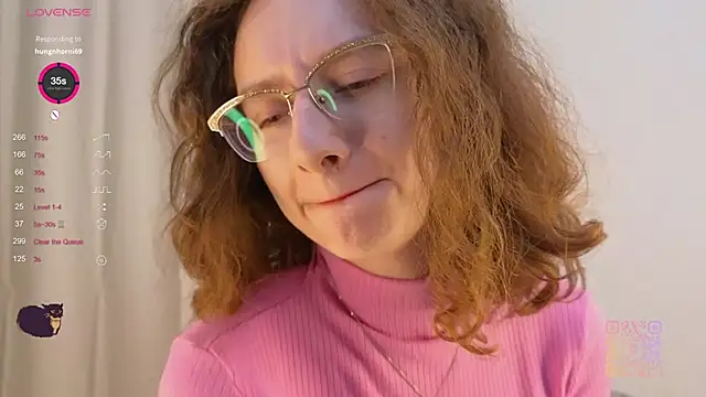 Snapshot of Leya_Curly chatting on 11/07/25, 06:52 Leya Curly online show from 11/07/25, 06:52