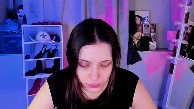 Snapshot of Sahara_Shields chatting on 02/25/26, 09:08 Sahara Shields online show from 02/25/26, 09:08