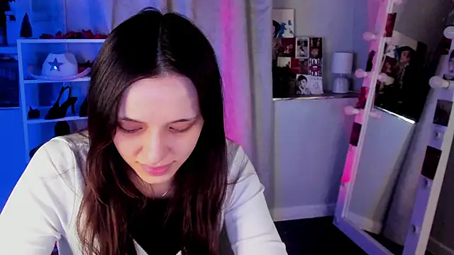 Snapshot of Sahara_Shields chatting on 03/04/26, 09:59 Sahara Shields online show from 03/04/26, 09:59