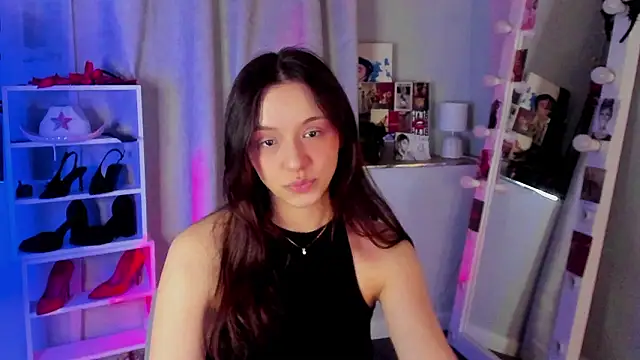 Snapshot of Sahara_Shields chatting on 03/11/26, 09:15 Sahara Shields online show from 03/11/26, 09:15