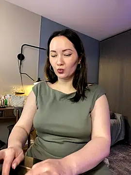 Snapshot of Kiss_My_Body chatting on 10/05/25, 06:28 Kiss My Body online show from 10/05/25, 06:28