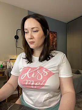 Snapshot of Kiss_My_Body chatting on 11/18/25, 04:11 Kiss My Body online show from 11/18/25, 04:11