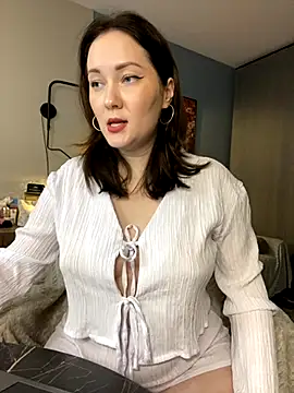 Snapshot of Kiss_My_Body chatting on 11/24/25, 05:12 Kiss My Body online show from 11/24/25, 05:12