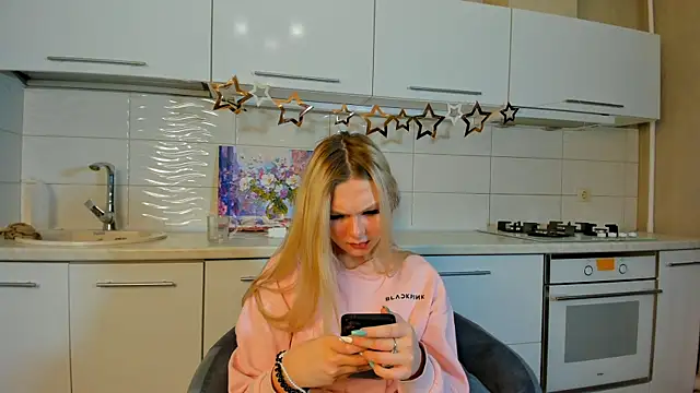 SynnoveEyre online show from 02/07/25, 06:13