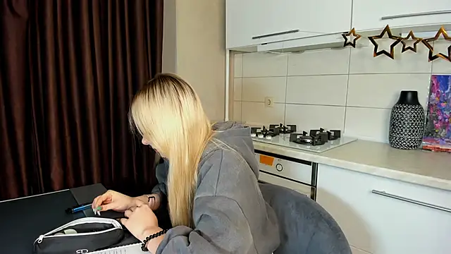 SynnoveEyre online show from 02/14/25, 02:12