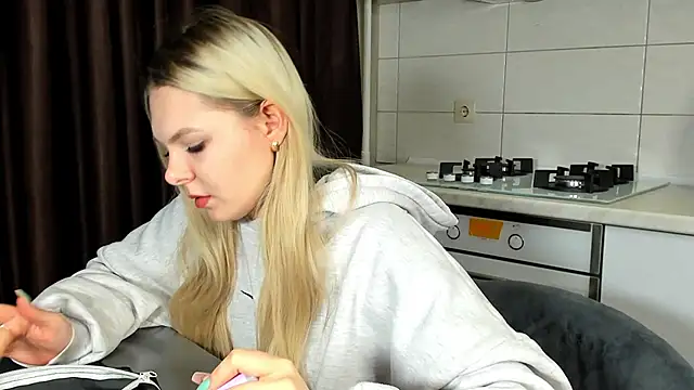 SynnoveEyre online show from 02/17/25, 02:37