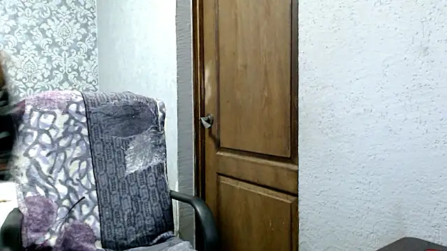 Snapshot of LauraBlan chatting on 12/05/24, 08:33 LauraBlan online show from 12/05/24, 08:33